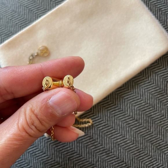 Auth LOUIS VUITTON Essential V Necklace Gold Metal M61083 - Picture 10 of 16